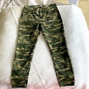 Kenzie, effortless ankle camo pants,